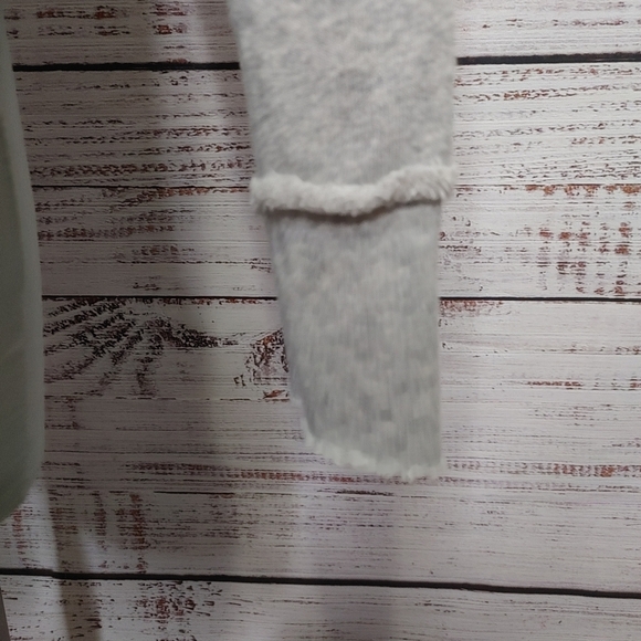 GENERATION Love Pompom Tassel Hoodie Size S - Picture 8 of 12